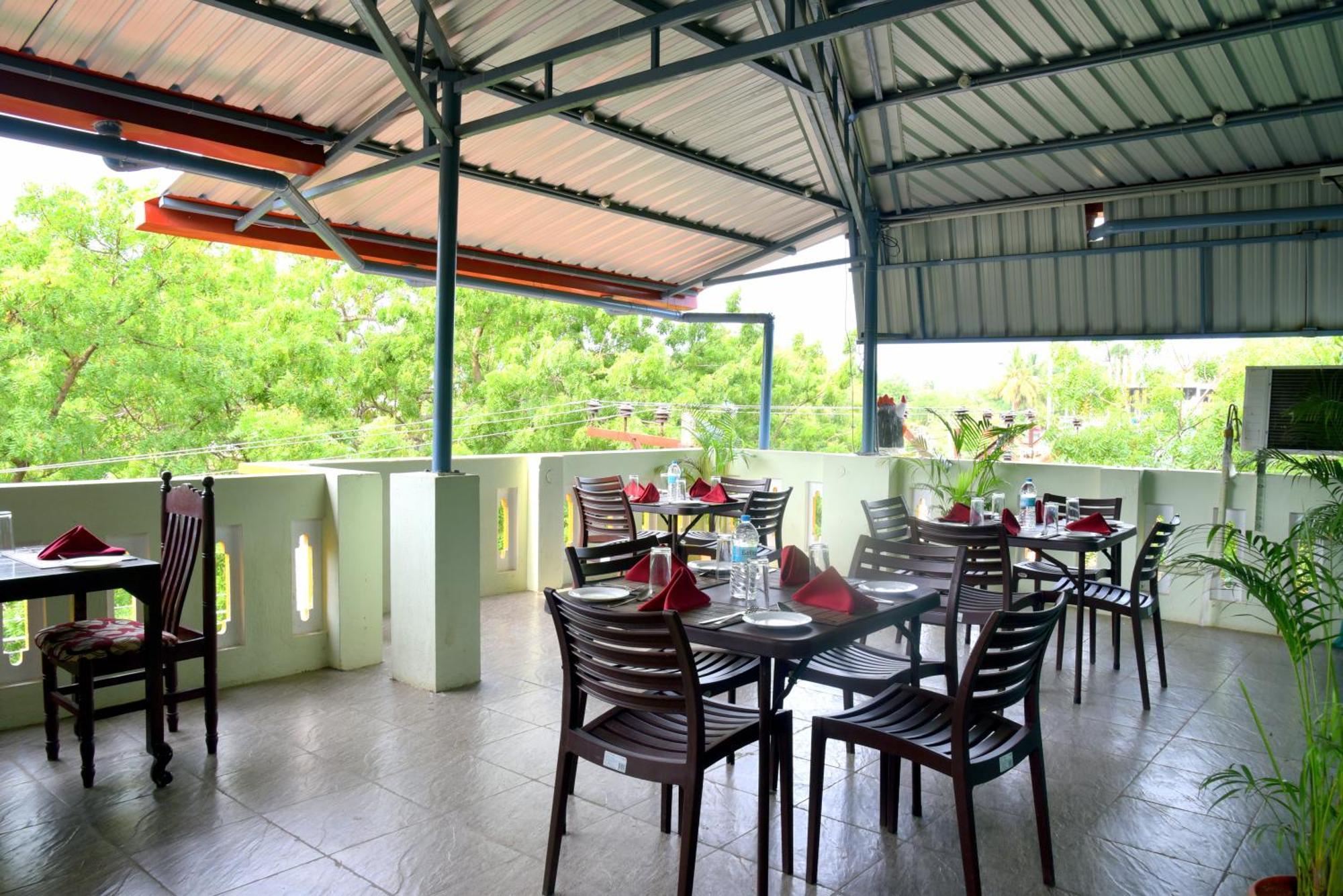Serenity Sands Beach Resort Pondicherry Bagian luar foto