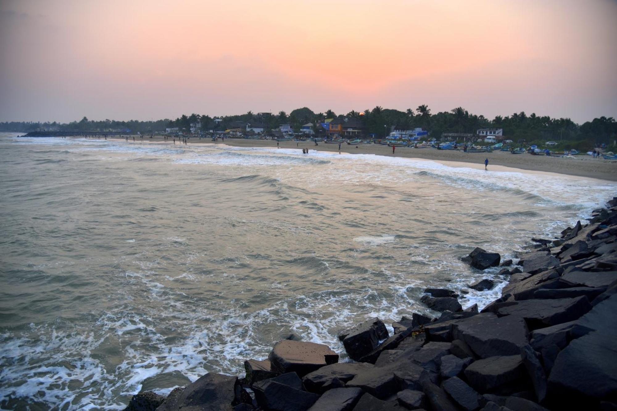 Serenity Sands Beach Resort Pondicherry Bagian luar foto