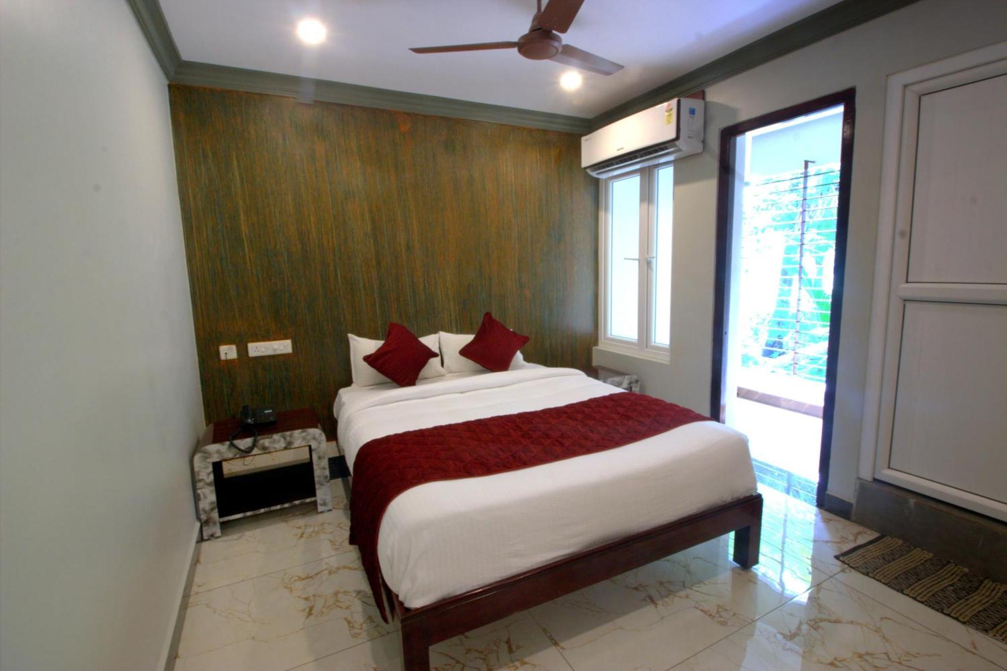 Serenity Sands Beach Resort Pondicherry Bagian luar foto